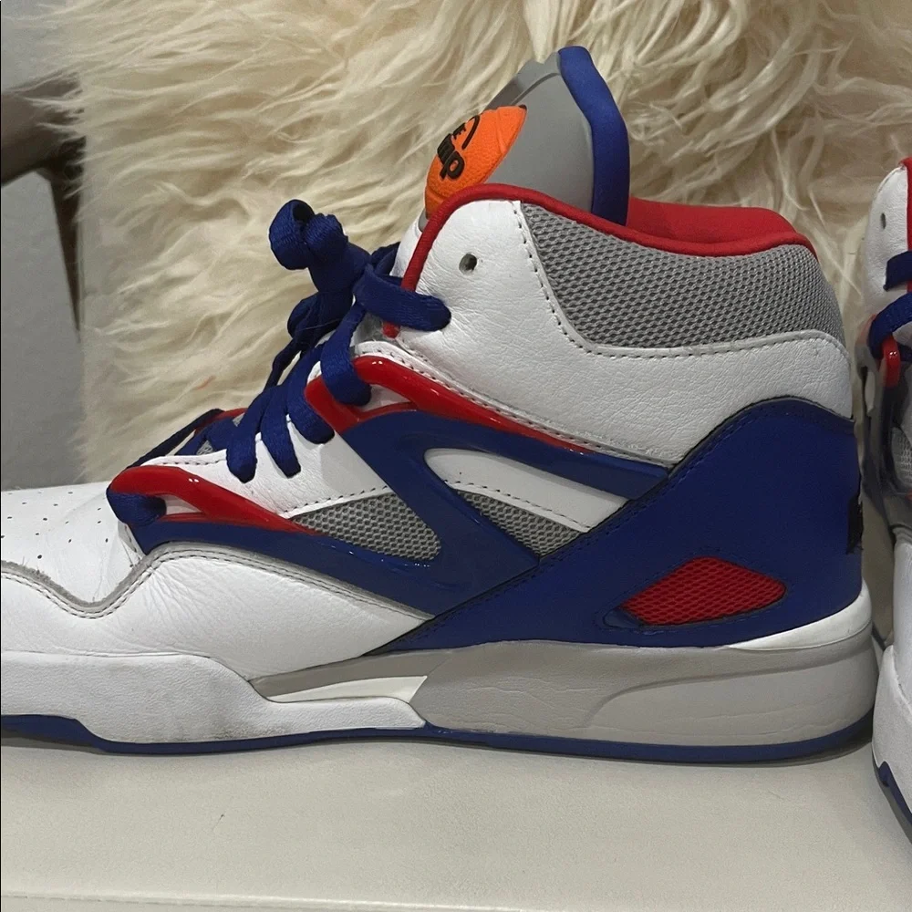 Reebok Classic White and Blue Retro Style Pumps! - Picture 3 of 7